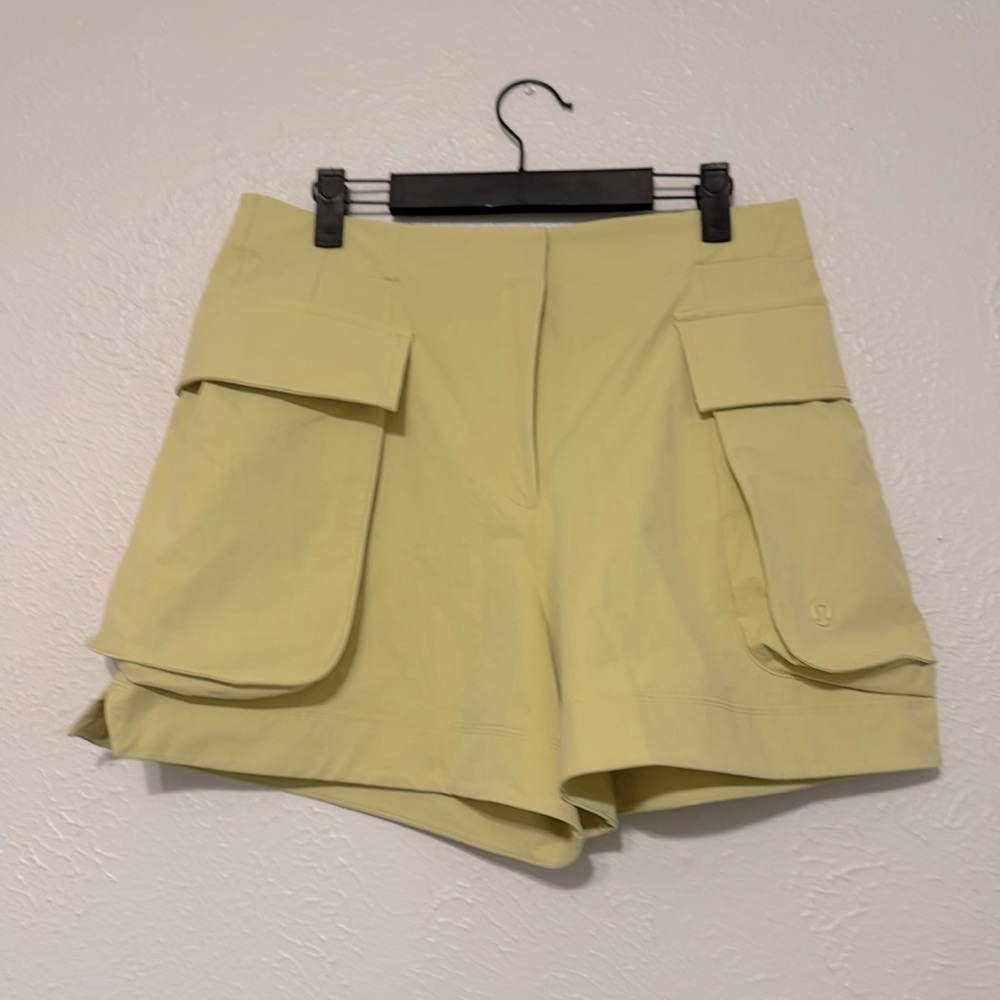 Lululemon NWT Relaxed-Fit Sz 12 Cargo Short, Super High Rise 4” NWT Retail $118